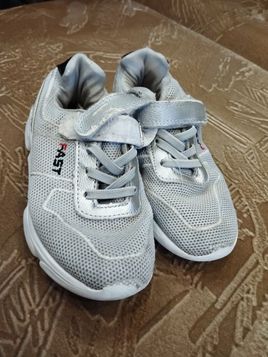 Продам детскую обувь