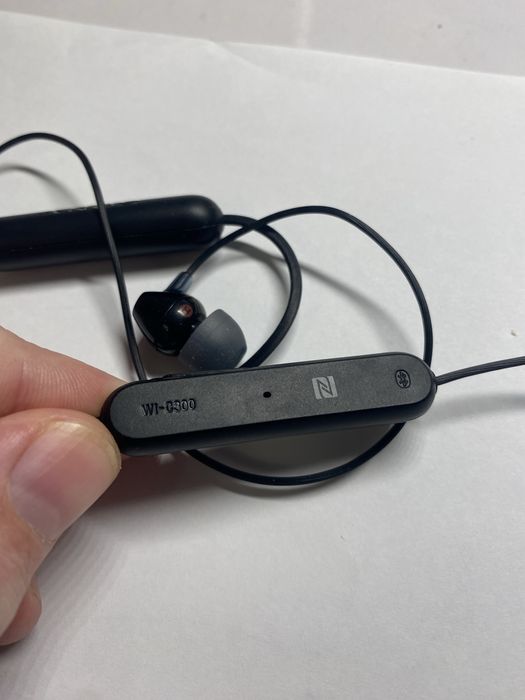 Бездротові навушники Sony WI-C300