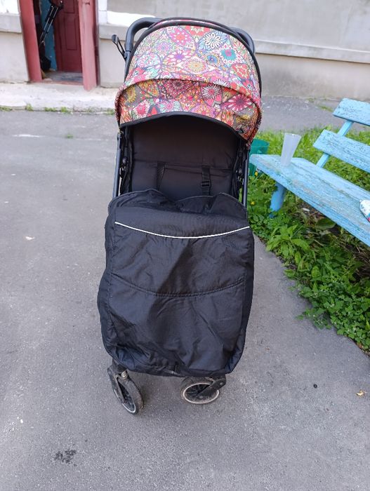 Прогулянкова коляска