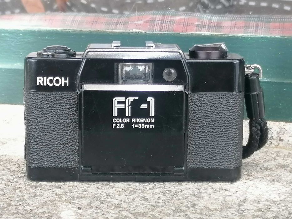 Câmara analógica Ricoh FF1