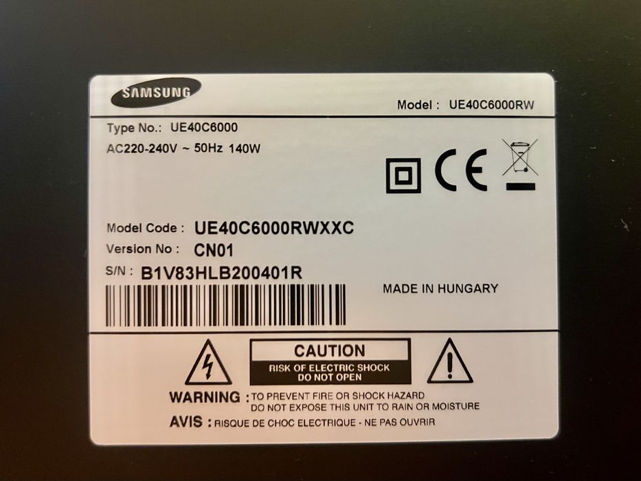 Tv Samsung Led 40” + soundbar bluethooth .como nova