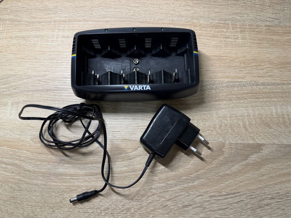 Зарядное устройство Varta Universal Charger 57668 BLI 1 NI-MH