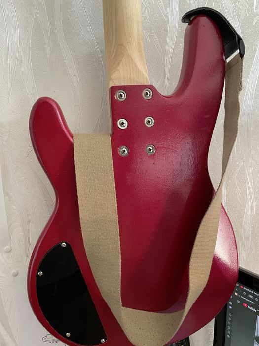 Бас гитара Stingray bass