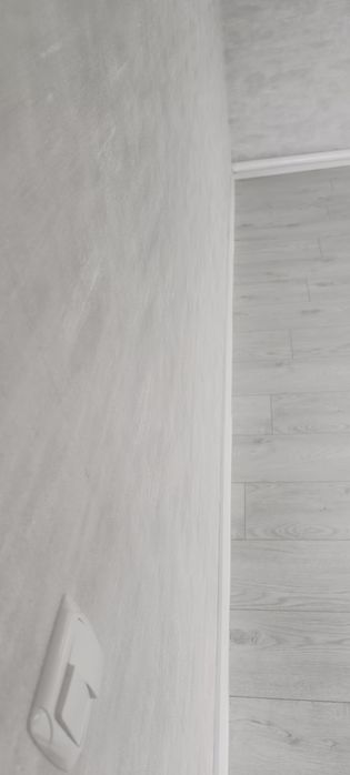 Поклейка шпалер різних