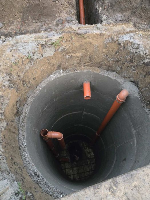 Вывоз мусора.Выкачка ямы 9к. Копка ям, заливка колец в яме