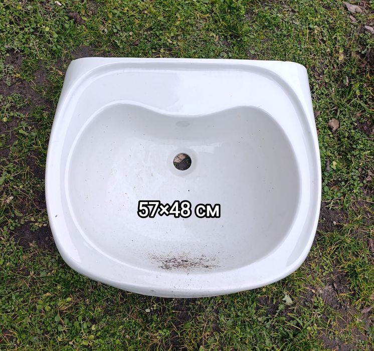 Умивальник. Раковина в ванну кімнату.