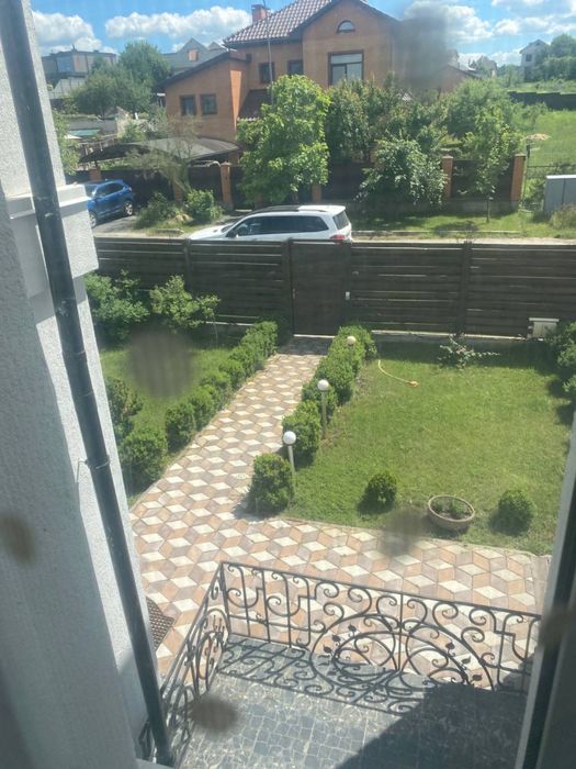 Елітний будинок на березі озера з готовим бізнес проєктом