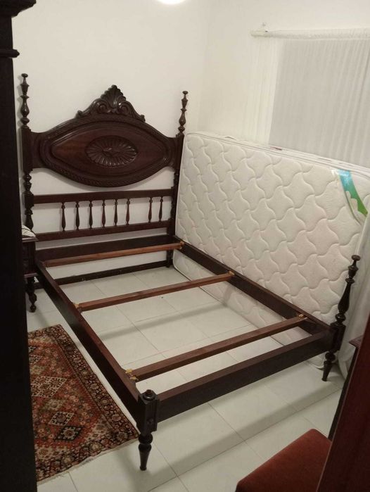Cama antiga trabalhada