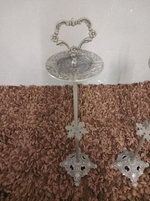 Conjunto de cinzeiros de pé antigos