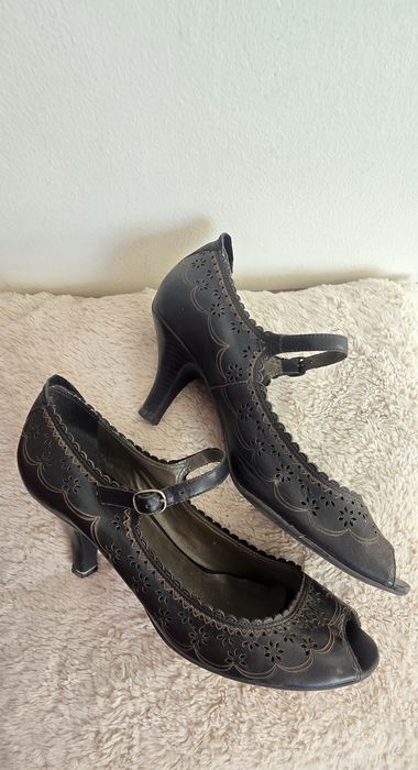 Buty na obcasie skóra naturalna 41