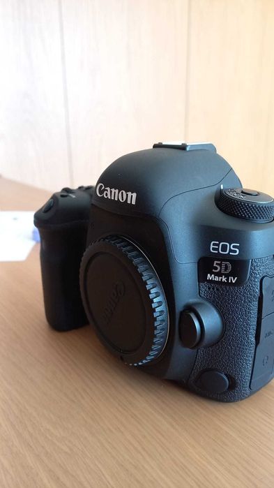 Canon 5D Mark IV com caixa  e 2 baterias