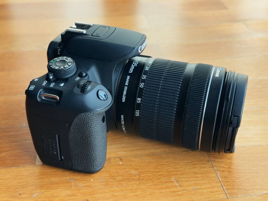 Canon EOS 700D + Objetiva Canon EF-S 18-135mm IS STM