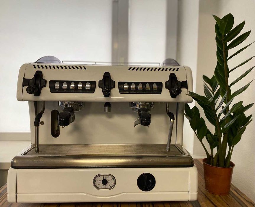 Кавомашина/кавоварка професійна в оренду на 2.8 кв Ла спазіале/обель