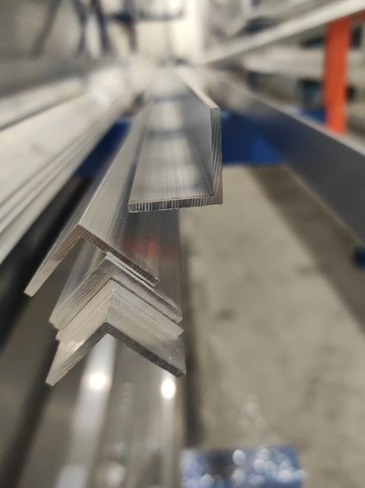 Kątownik aluminiowy 50x30x3  narożnik.