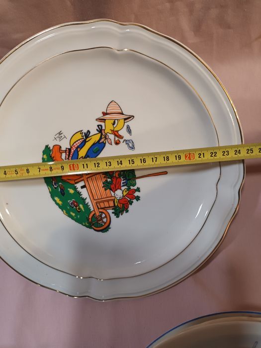 Pratos infantis em porcelana