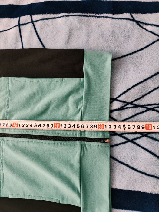 Гарний спортивний костюм для дівчинки