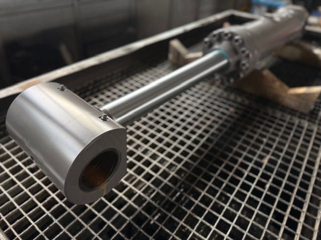 siłownik hydrauliczny nowy do nożyc kruszących i szczęk wyburzeniowych