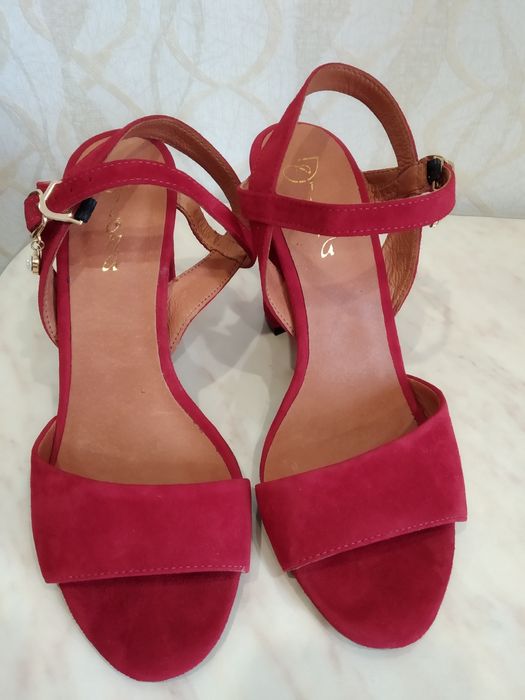 Босоніжки жіночі червоні, нові 40р