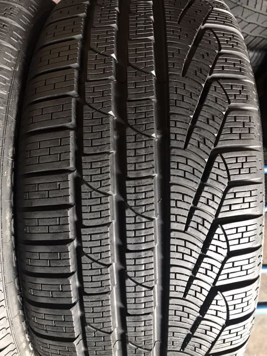 265/35/19+235/40/19 R19 Pirelli SottoZero 240 4шт зима