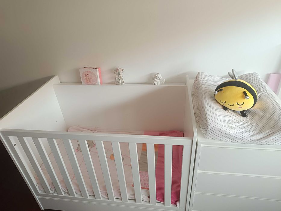 Berço combi ( berço + cómoda muda fraldas + colchão