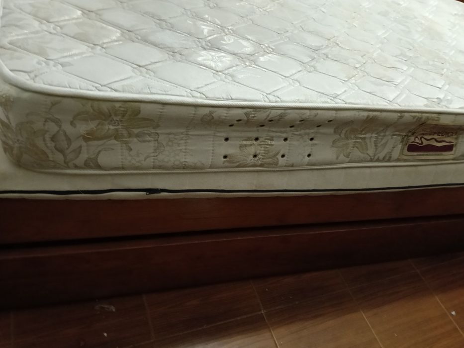 Cama de solteiro dupla