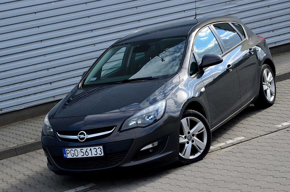 Opel Astra J 2014r. 1598cm3*136koni* Bogate Wyposażenie* 100% Sprawny