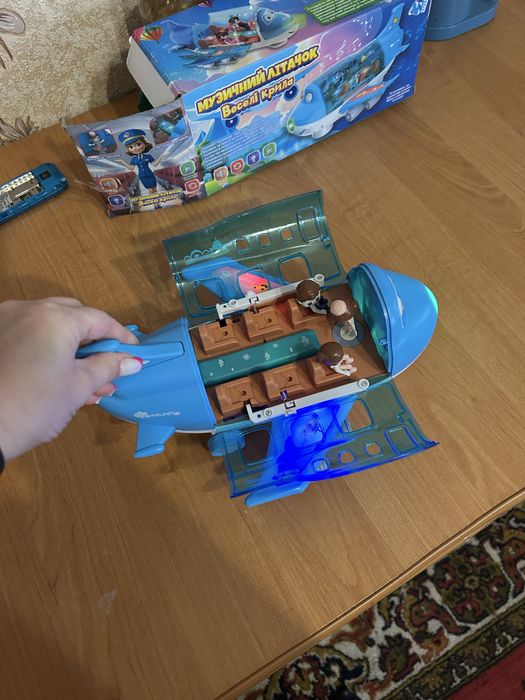 Самолет игрушка светящий