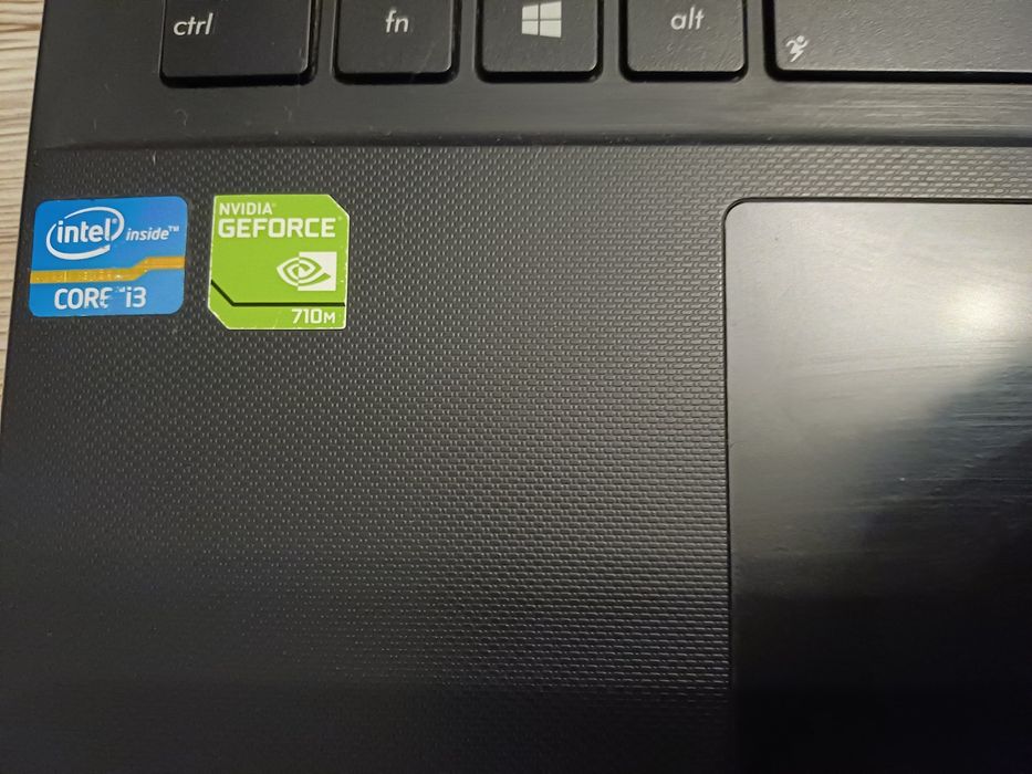 Portátil ASUS – i3 / 4GB RAM – Funciona mas com teclas avariadas.