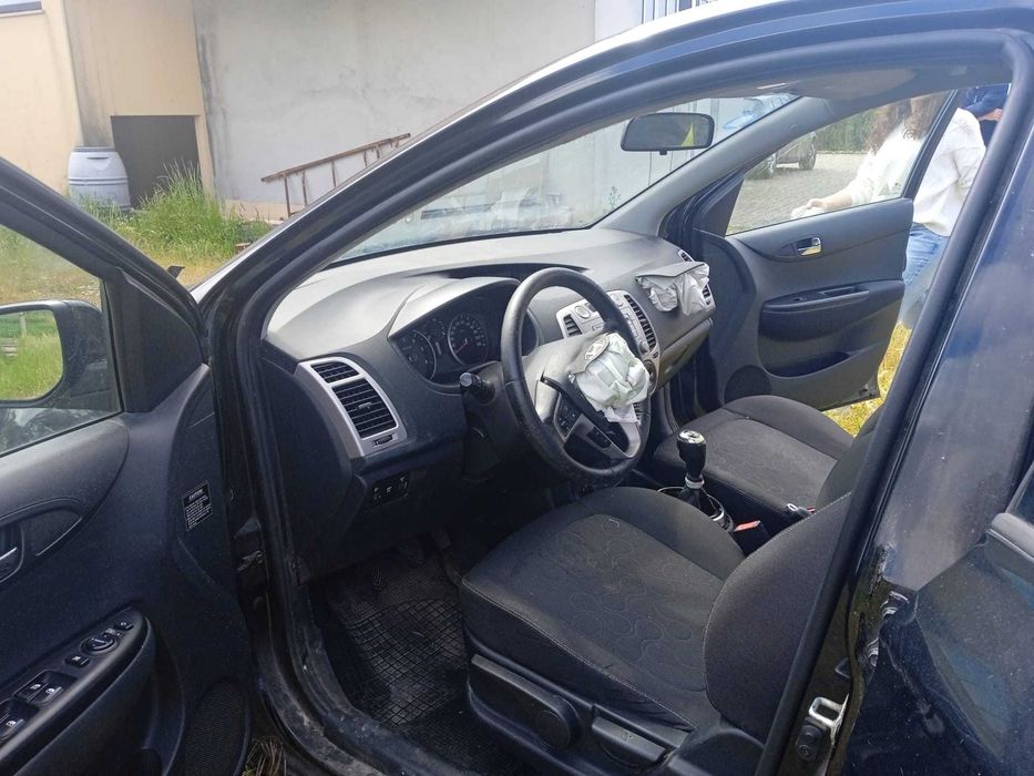 Hyundai i20 CRDI Comfort Acidentado para Venda