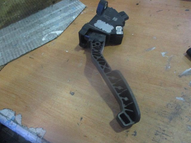 Pedal do acelerador TOYOTA Yaris (_P9_)