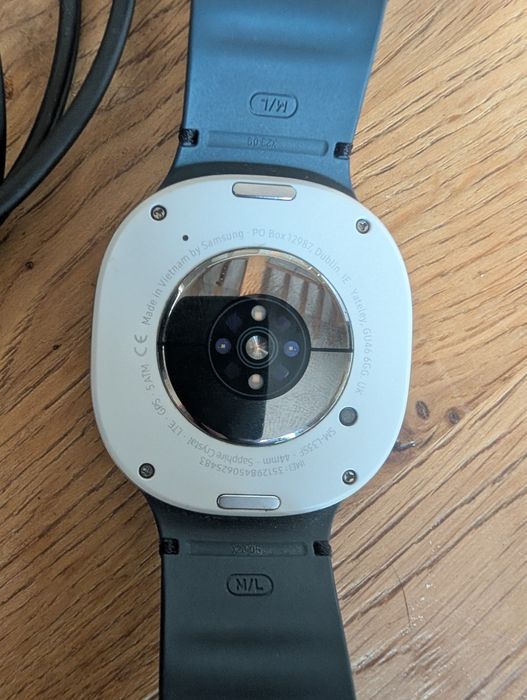 Samsung Galaxy Watch8 LTE 44 mm srebrny SM-L335F + ładowarka