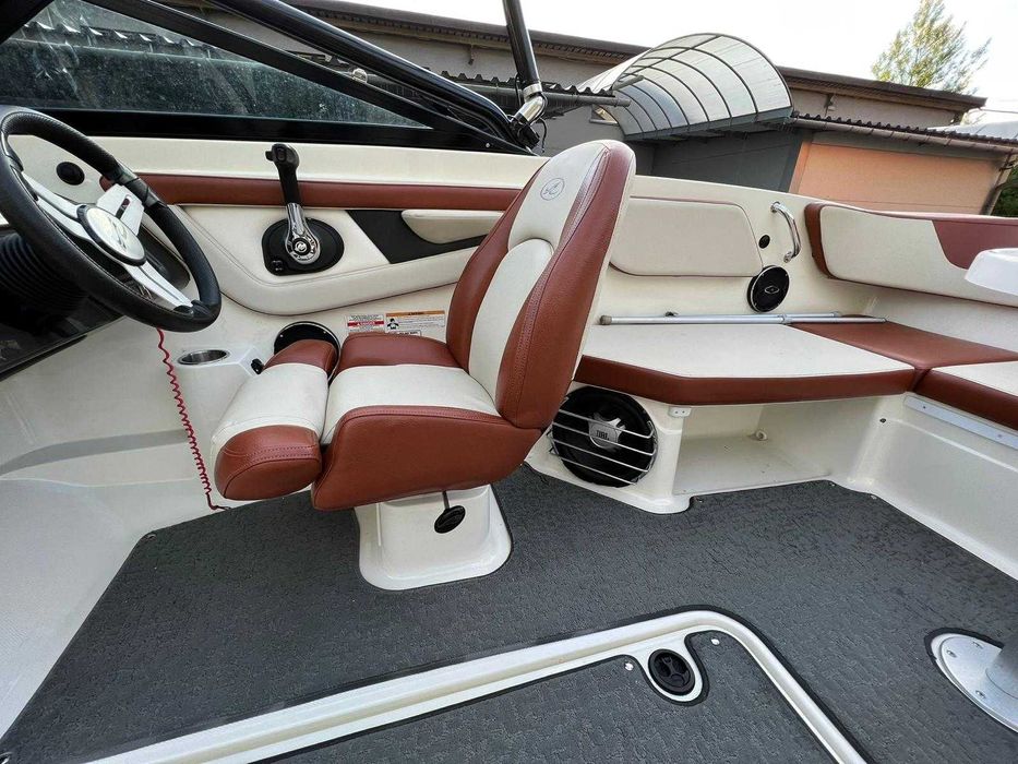 Motorówka Sea Ray 21SPX