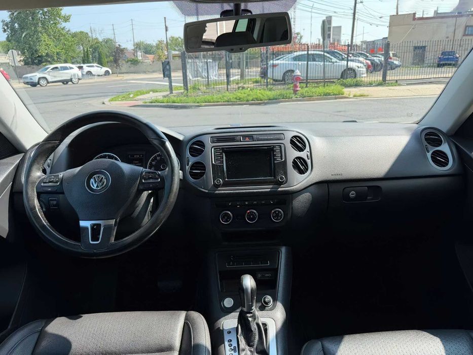 Volkswagen Tiguan      2016