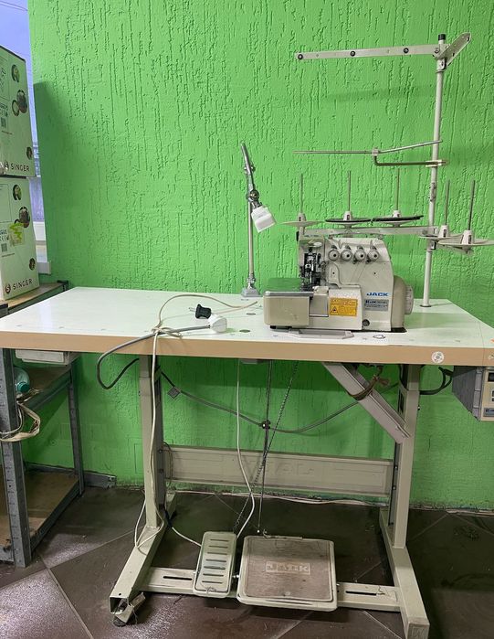 Оверлоки б/у (5-нитки).