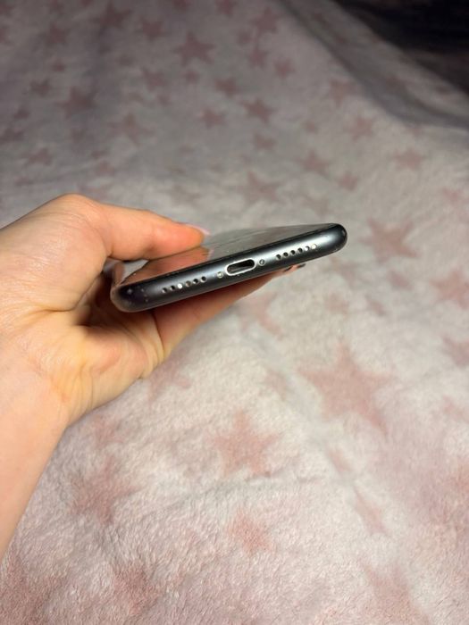 Продам Айфон 11 64 память