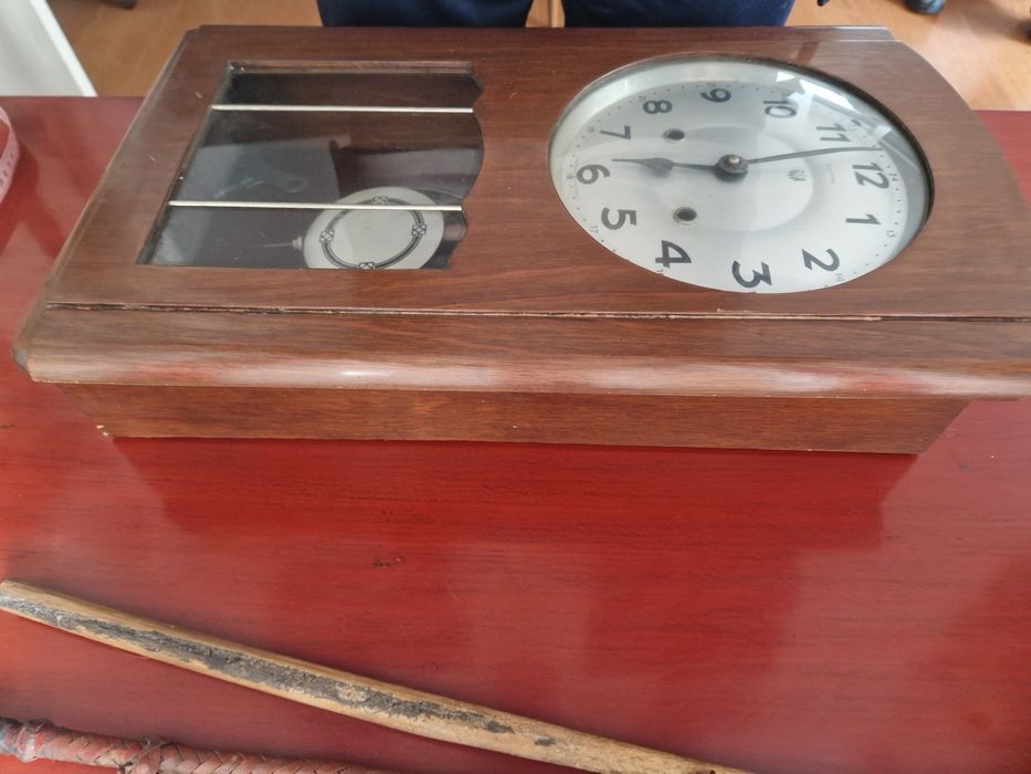 Relógio reguladora antigo vintage a funcionar com chave

Altura:
48cm