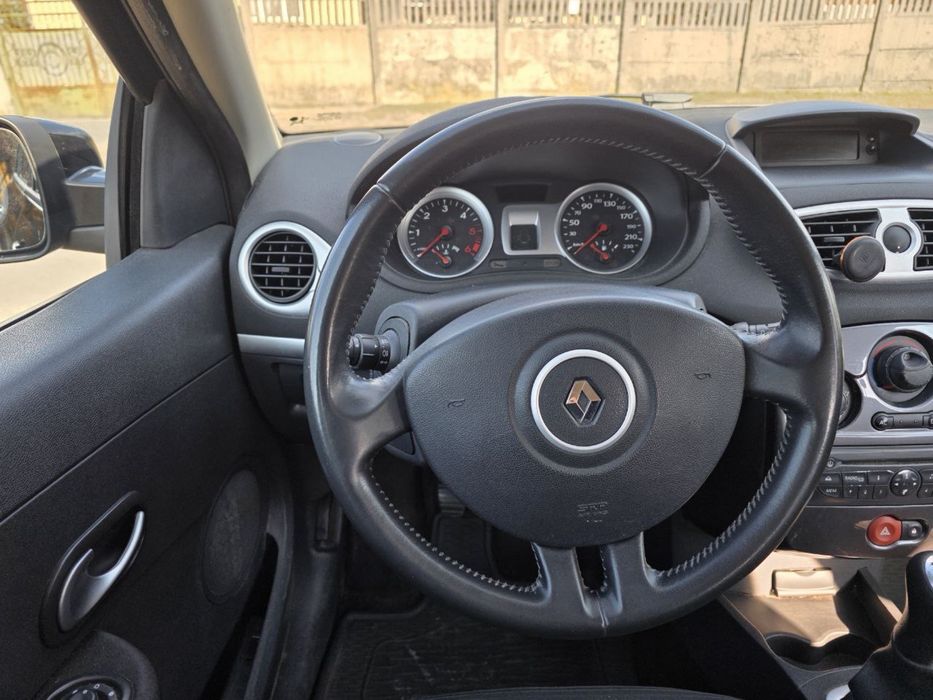 Renault Clio 1,5 (3,5л/100км) турбо-дизель 2012 рік