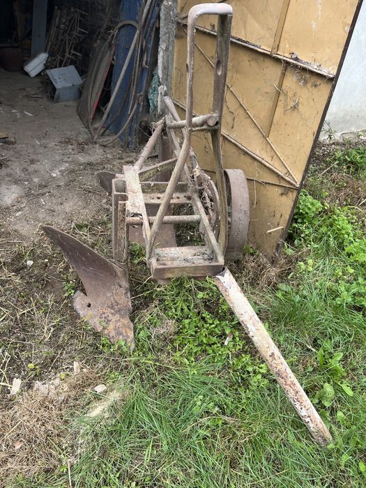 Pług zabytkowy do ciągnika