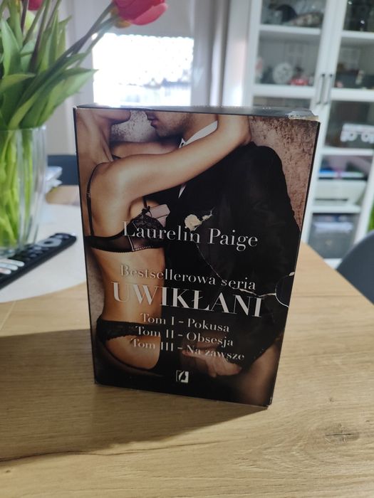 Zestaw książek uwikłani laurelin paige
