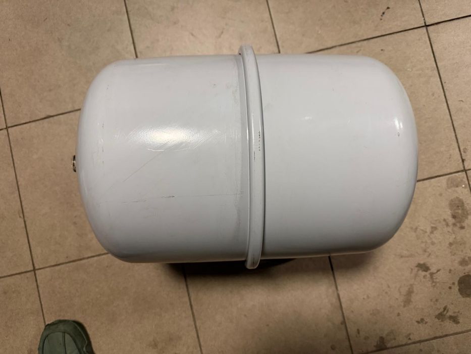 Zbiornik ciśnieniowy do centralnego ogrzewania