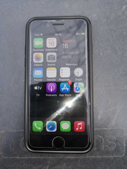 Smartfon Iphone SE 2022-perfrkcyjny stan-od 65 latka