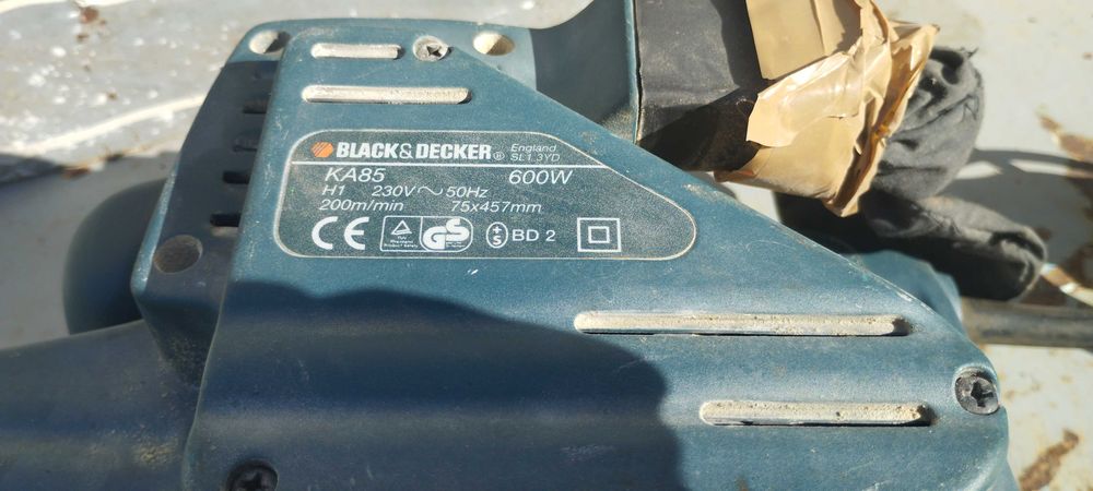 Шліфмашинка стрічкова BlackDecker KA85