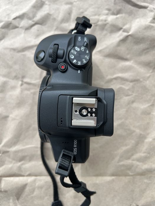 Продам фотоапарат Canon EOS R100 у стані нового.