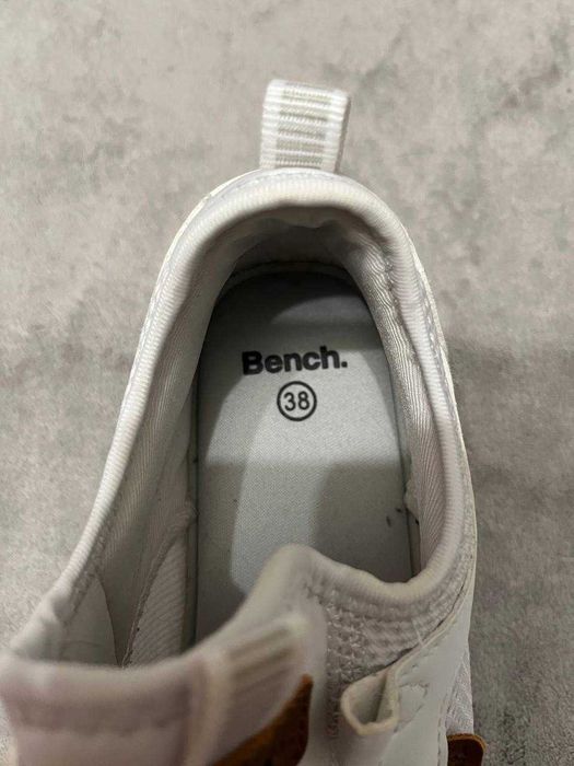 Білі жіночі кросівки Bench 38 розміру