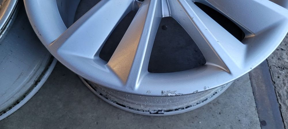 Oryginalne felgi aluminiowe Renault 17  5x114,3 polecam