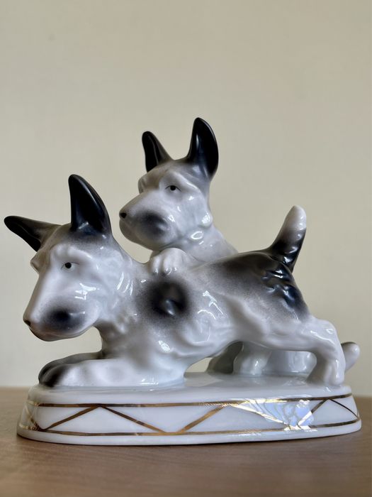 Figura Porcelana Electro-Cerâmica Candal Par de Cães em Biscuit