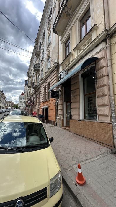 Оренда приміщення; Чернівці; фасад; ремонт; центр міста;