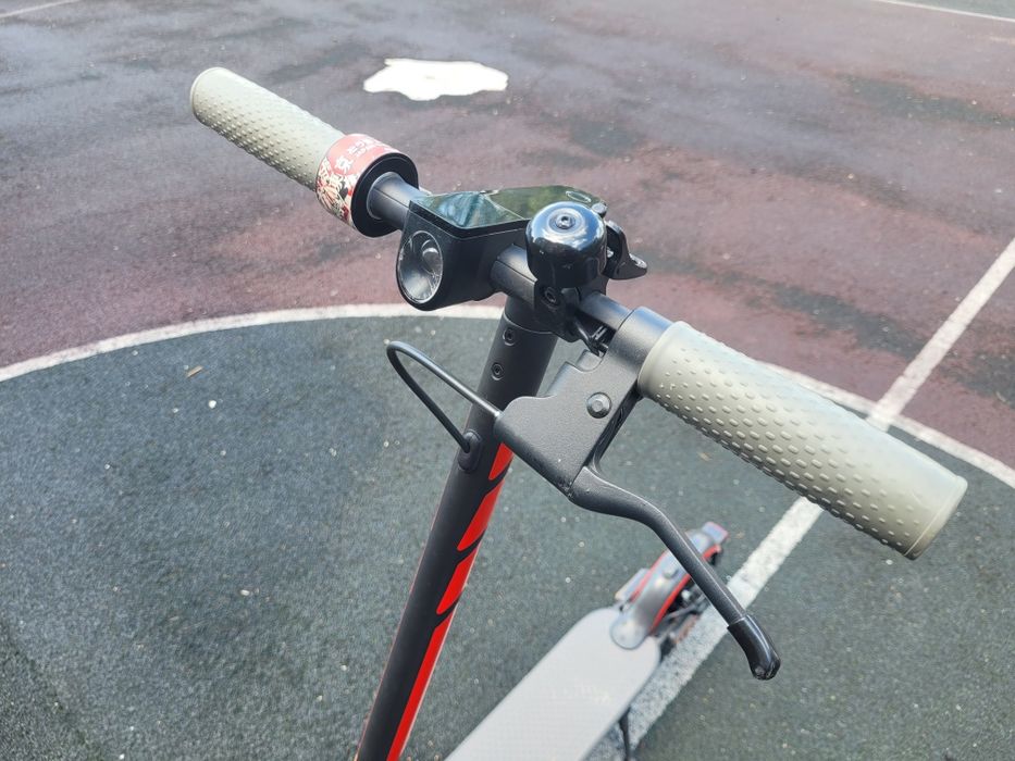 Продам самокат Xiaomi Mi Electric Scooter 1S