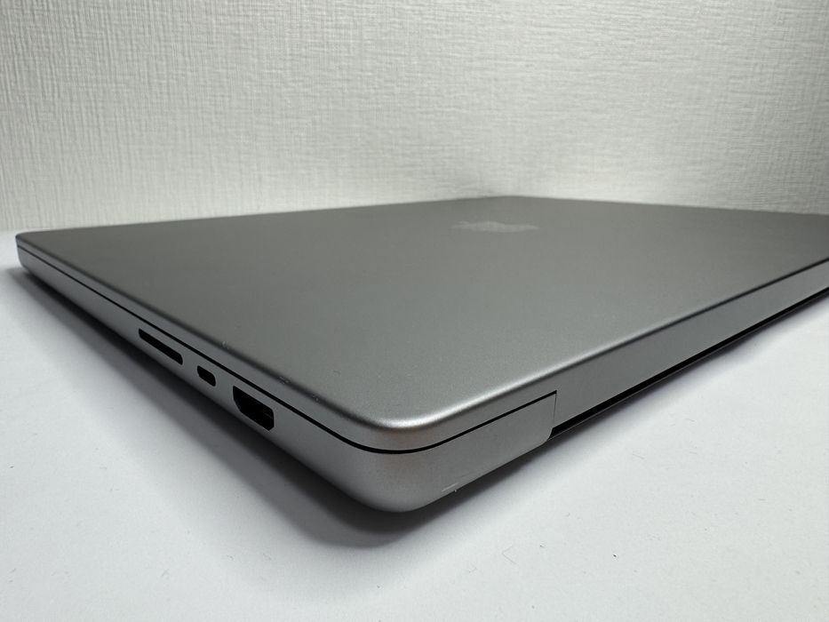 MacBook Pro Retina 16 2021 M1 Pro /16GB,1TB SSD Space