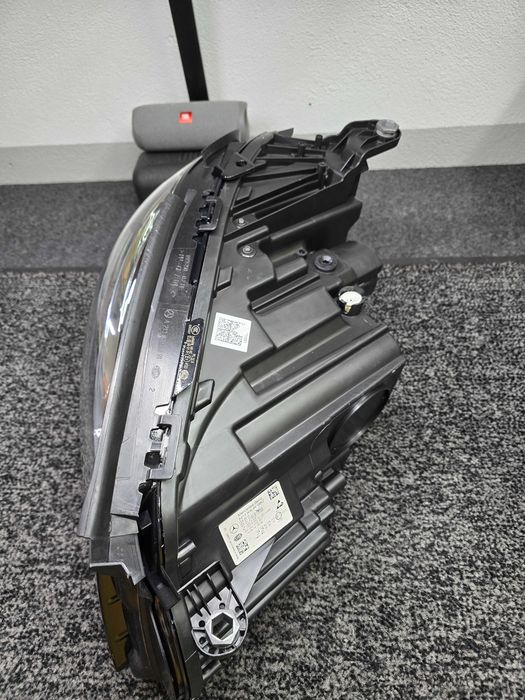 Farol Mercedes E W213 PreLci